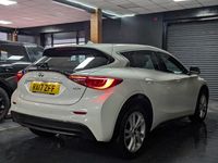 Used Infiniti Q30 109 HP (80 kW) 2017 White Hatchback