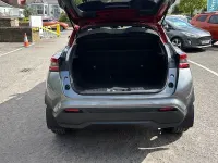 Usado Nissan Juke Tekna 143 CV (105 kW) 2023 Gris SUV