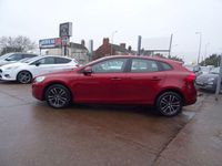 Used Volvo V40 Momentum 122 HP (89 kW) 2016 Red Hatchback