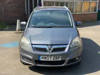 Begagnad Vauxhall Zafira Design Edition 140 HK (102 kW) 2007 Grå Minibuss