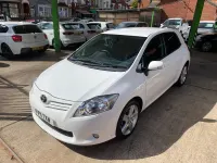 Used Toyota Auris SR 132 HP (97 kW) 2011 White Hatchback