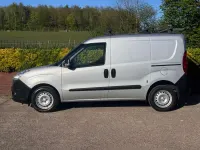 Gebraucht Vauxhall Combo S 105 PS (77 kW) 2018 Silber Van / Kleinbus