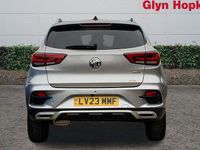 Usado MG ZS Exclusive 111 HP (81 kW) 2023 Prateado SUV