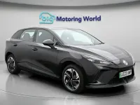 Begagnad MG MG4 EV SE 319 kW (435 HK) 2023 Svart Halvkombi