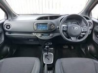 Used Toyota Yaris Hybrid 100 HP (73 kW) 2018 Grey Hatchback