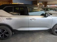 Usado Volvo XC40 R-Design 150 HP (110 kW) 2018 Prateado SUV