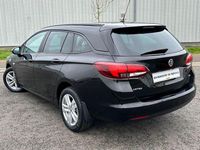 Used Vauxhall Astra Design Edition 109 HP (80 kW) 2018 White Estate