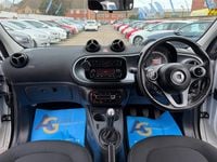 Used Smart ForFour Passion 71 HP (52 kW) 2016 White Hatchback