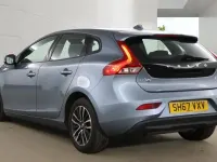Used Volvo V40 Momentum 122 HP (89 kW) 2017 Blue Hatchback