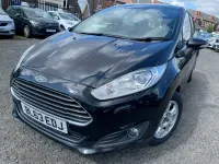 Usado Ford Fiesta Zetec 95 HP (69 kW) 2014 Preto Citadino