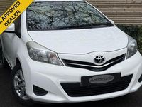 Used Toyota Yaris 99 HP (72 kW) 2013 White Hatchback