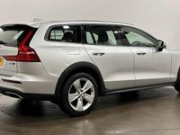 Usado Volvo V60 CC 190 HP (139 kW) 2019 Prateado Carrinha