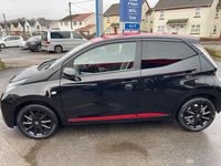 Usado Toyota Aygo x-press 69 HP (50 kW) 2017 Preto Citadino