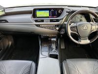 Used Lexus ES300H 218 HP (160 kW) 2021 White Sedan