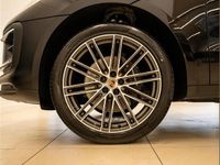 Used Porsche Macan 261 HP (191 kW) 2025 Black SUV
