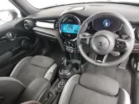 Usado Mini Cooper Sport 136 HP (100 kW) 2023 Vermelho Citadino
