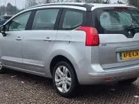 Usado Peugeot 5008 Active 120 HP (88 kW) 2016 Prateado Monovolume