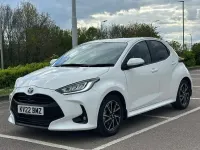 Used Toyota Yaris Hybrid Design 116 HP (85 kW) 2022 White Hatchback