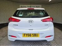 Used Hyundai i20 Edition 100 HP (73 kW) 2016 White Hatchback