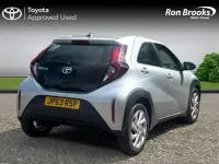 Used Toyota Aygo X PURE 72 HP (52 kW) 2023 Silver SUV