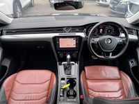 Begagnad VW Arteon Elegance 150 HK (110 kW) 2018 Blå Halvkombi