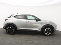 Usado Nissan Juke N-Connecta 114 HP (83 kW) 2024 Prateado SUV