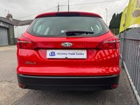 Usado Ford Focus Style 85 HP (62 kW) 2015 Vermelho Carrinha