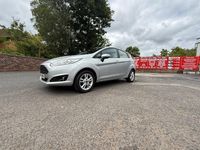 Begagnad Ford Fiesta Zetec 2016 Silver Halvkombi
