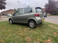 Usado Toyota Yaris 85 HP (62 kW) 2004 Verde Citadino