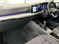 Second-hand VW Golf VIII Life 150 CP (110 kW) 2022 Alb Hatchback