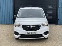 Begagnad Vauxhall Combo Sportive 100 HK (73 kW) 2019 Vit Minibuss