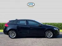 Used Volvo V40 Momentum 120 HP (88 kW) 2016 Onyx black metallic Hatchback