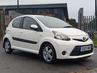 Used Toyota Aygo 67 HP (49 kW) 2013 White Hatchback
