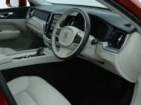 Used Volvo XC60 Momentum 250 HP (183 kW) 2021 SUV