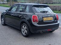 Begagnad Mini Cooper Classic 2019 Svart Halvkombi