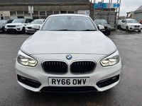 Begagnad BMW 118 Sport Line 2016 Vit Halvkombi