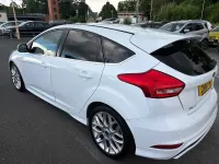 Used Ford Focus Zetec 125 HP (91 kW) 2016 White Hatchback
