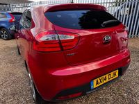 Begagnad Kia Rio 107 HK (78 kW) 2014 Röd Halvkombi