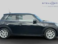 Używany Mini Cooper Classic 134 KM (98 kW) 2018 Czarny Hatchback
