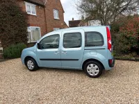 Usado Renault Kangoo Expression 105 CV (77 kW) 2011 Azul Monovolumen