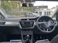 Usado VW Touran S 115 HP (84 kW) 2017 Azul Monovolume