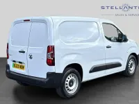 Second-hand Vauxhall Combo 98 kW (134 CP) 2025 Alb Monovolum