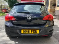 Second-hand Vauxhall Astra 2012 Negru Hatchback