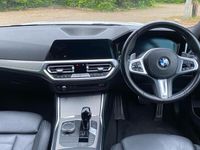 Begagnad BMW 320 M Sport 181 HK (133 kW) 2021 Vit