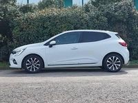 Used Renault Clio V Iconic 100 HP (73 kW) 2020 White Hatchback
