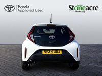 Used Toyota Aygo X PURE 72 HP (52 kW) 2024 White SUV