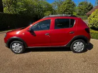 Begagnad Dacia Sandero Lauréate 90 HK (66 kW) 2014 Röd Halvkombi