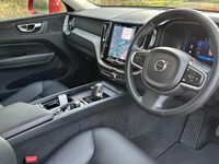 Used Volvo XC60 Core 250 HP (183 kW) 2023 Red SUV