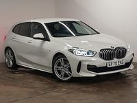 Begagnad BMW 118 M Sport 140 HK (102 kW) 2021 Vit Halvkombi