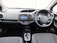 Used Toyota Yaris Hybrid 100 HP (73 kW) 2019 Blue Hatchback